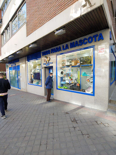 La Tienda de La Clínica Veterinaria Mediterráneo (The Little Shop) – Madrid